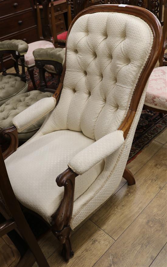 A button back slipper chair